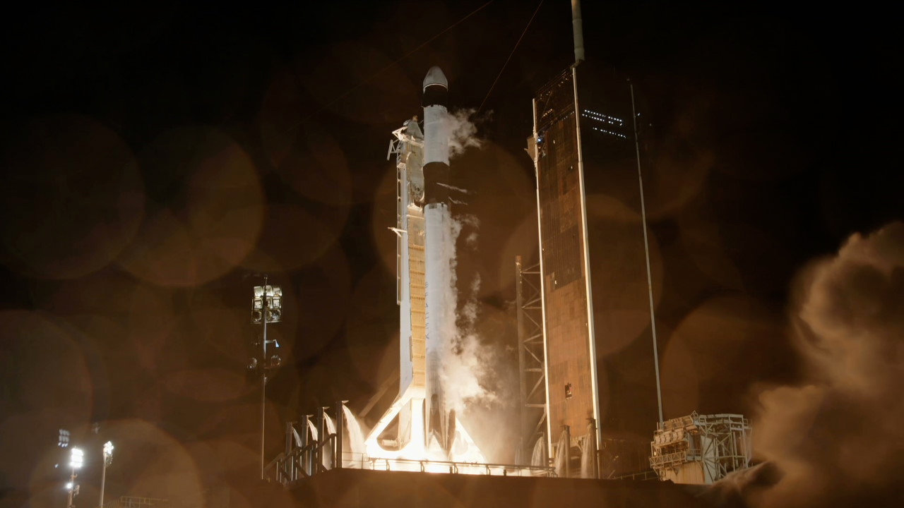 A rocket launching at night
Description automatically generated with low confidence